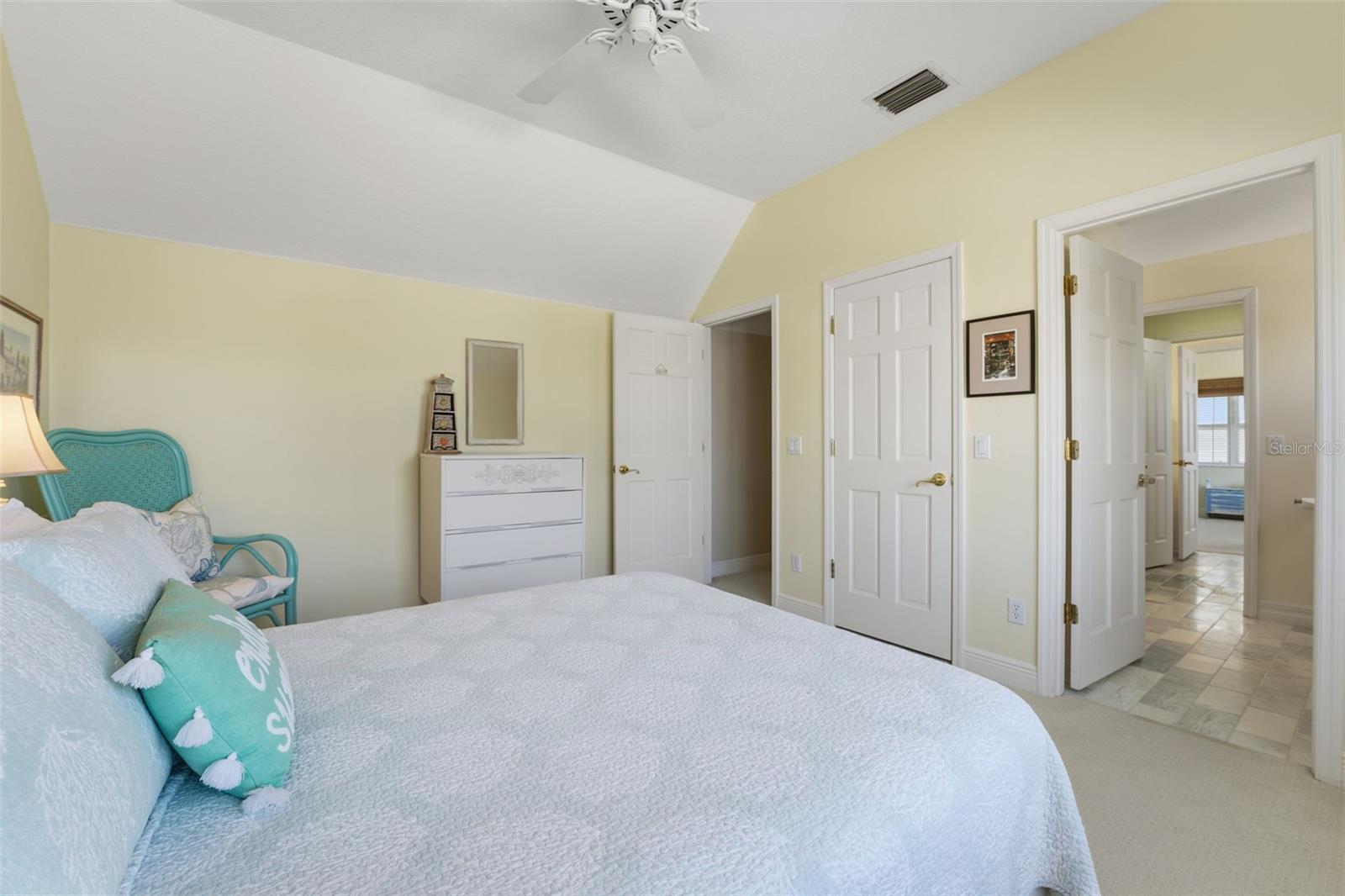 COVE SOUND YACHT CLUB - Residential