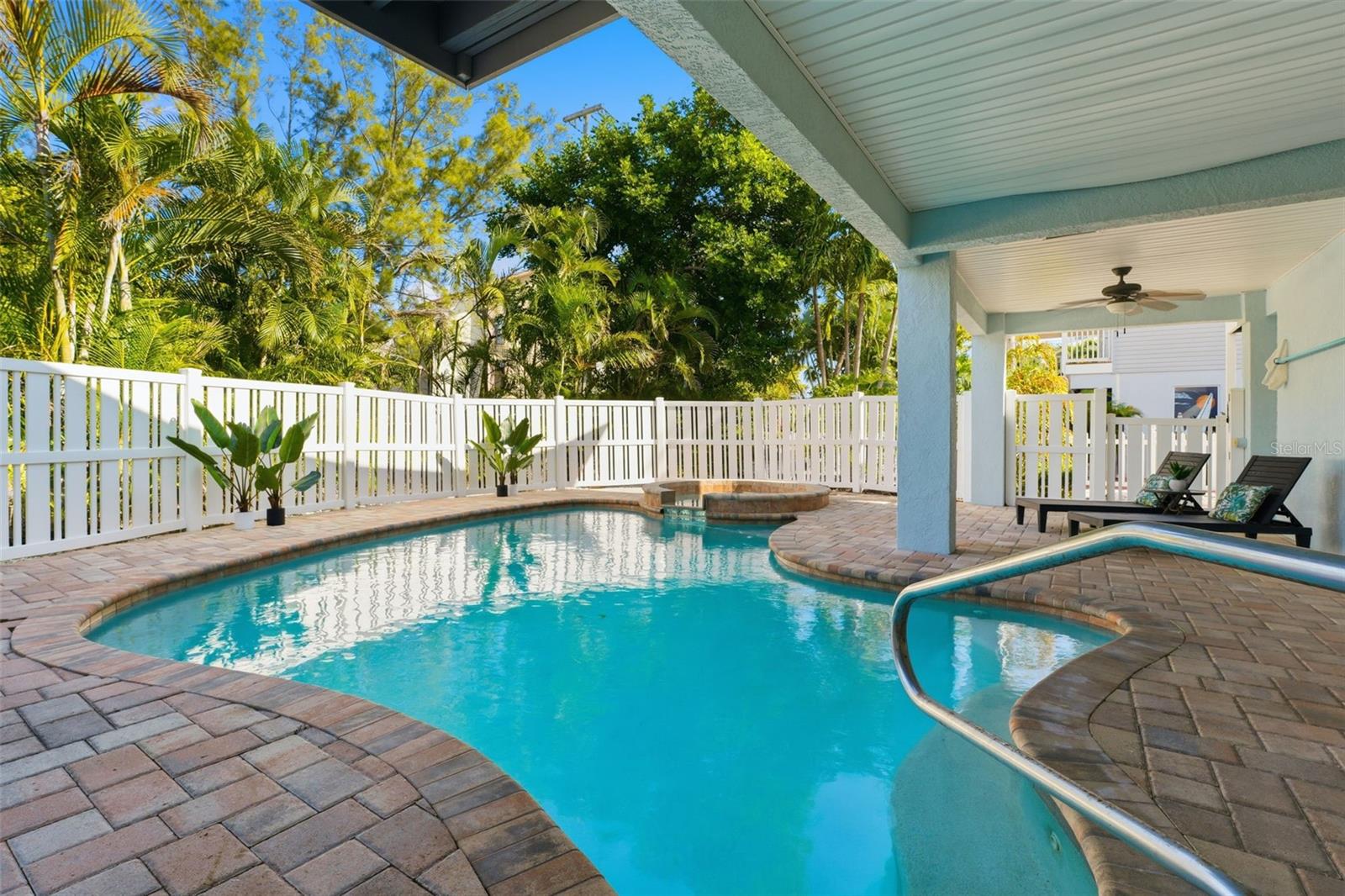 COVE SOUND YACHT CLUB - Residential