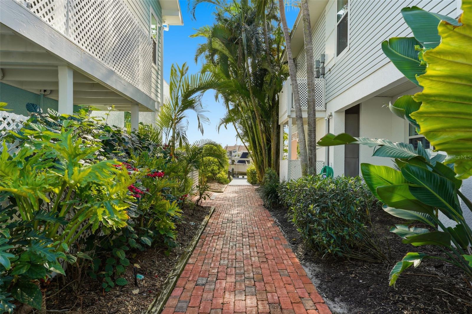 COVE SOUND YACHT CLUB - Residential