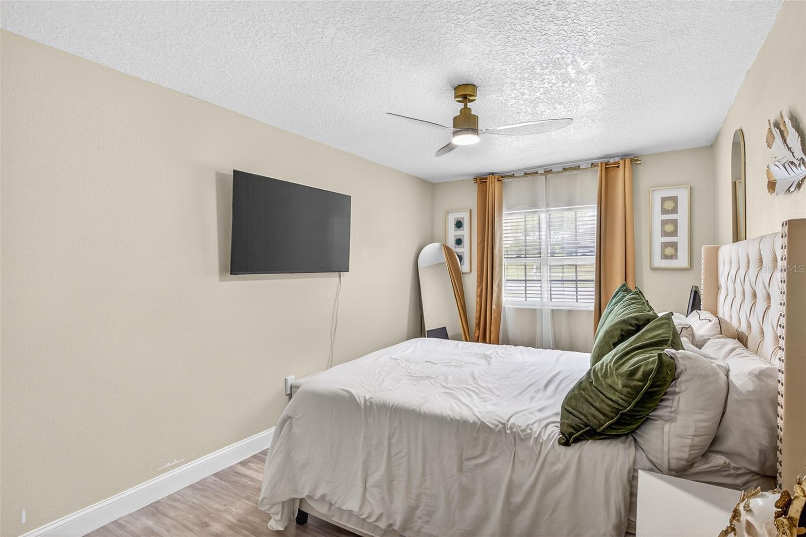 COUNTRY SHIRE - Residential