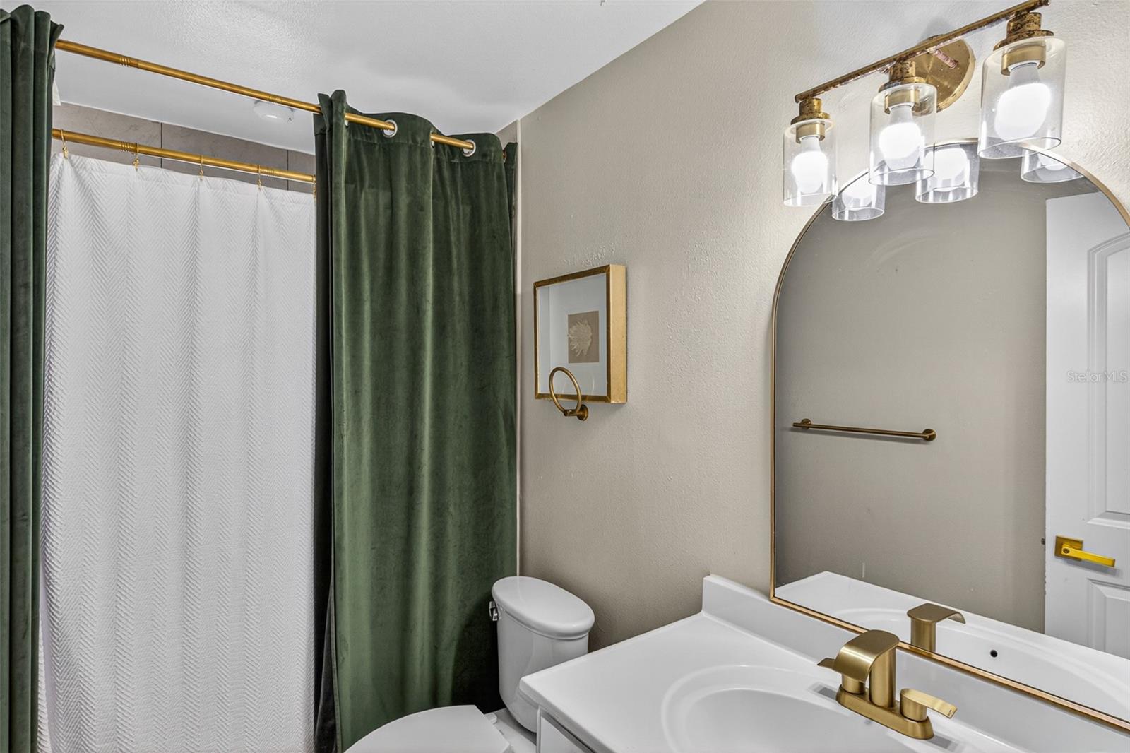 COUNTRY SHIRE - Residential