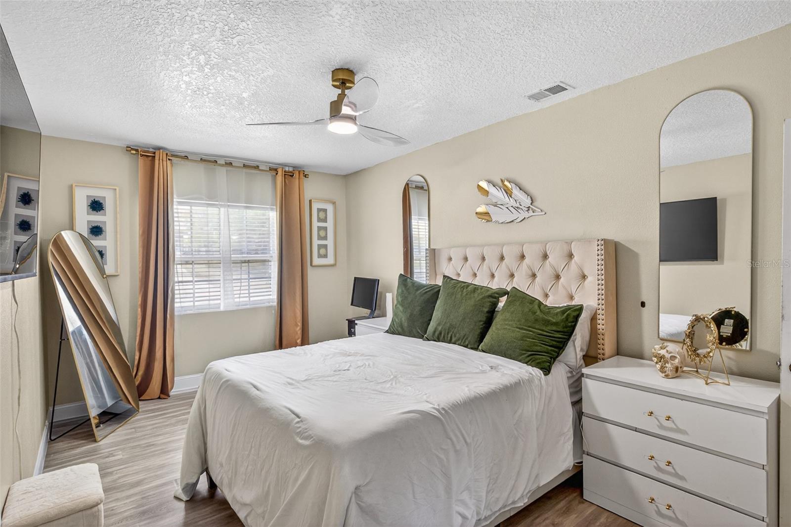 COUNTRY SHIRE - Residential