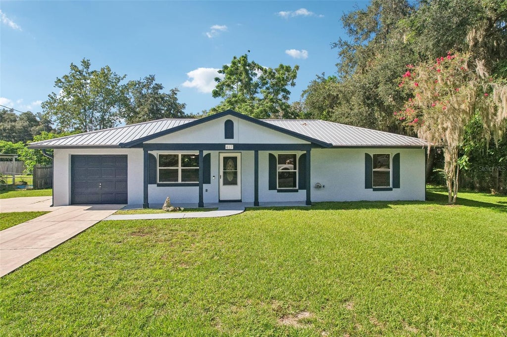 Photo of 417 W Hunt Avenue, Bushnell, FL 33513 (MLS # G5117198)