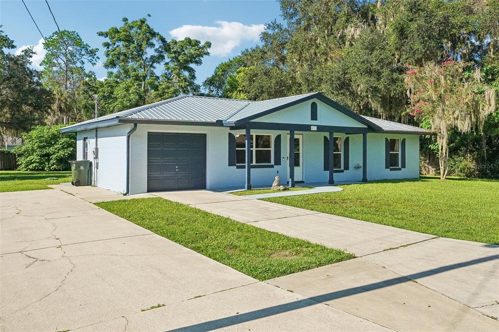 Photo of 417 W Hunt Avenue, Bushnell, FL 33513 (MLS # G5117198)