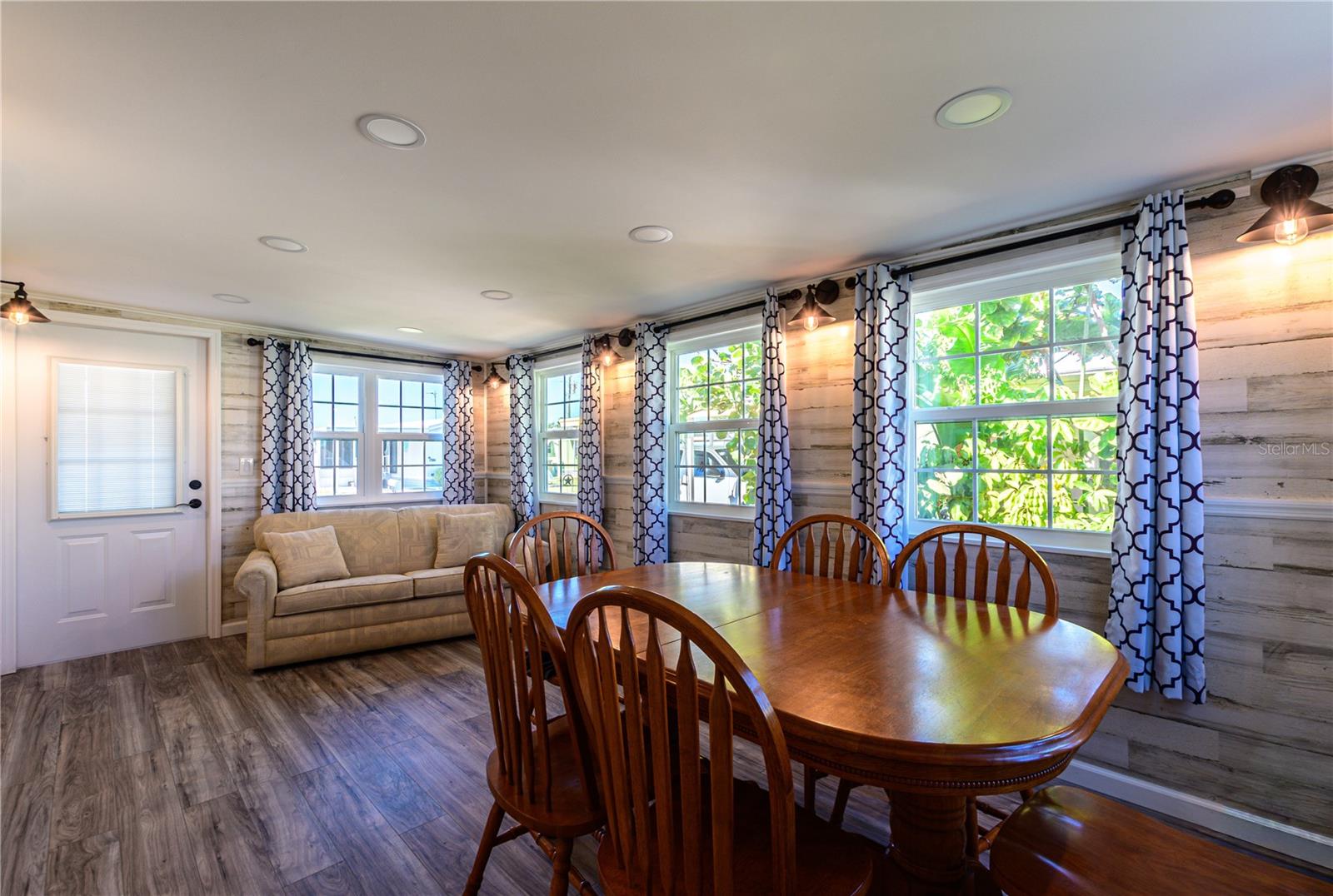 OAKS ROYAL MOBILE HOME SUB - Residential