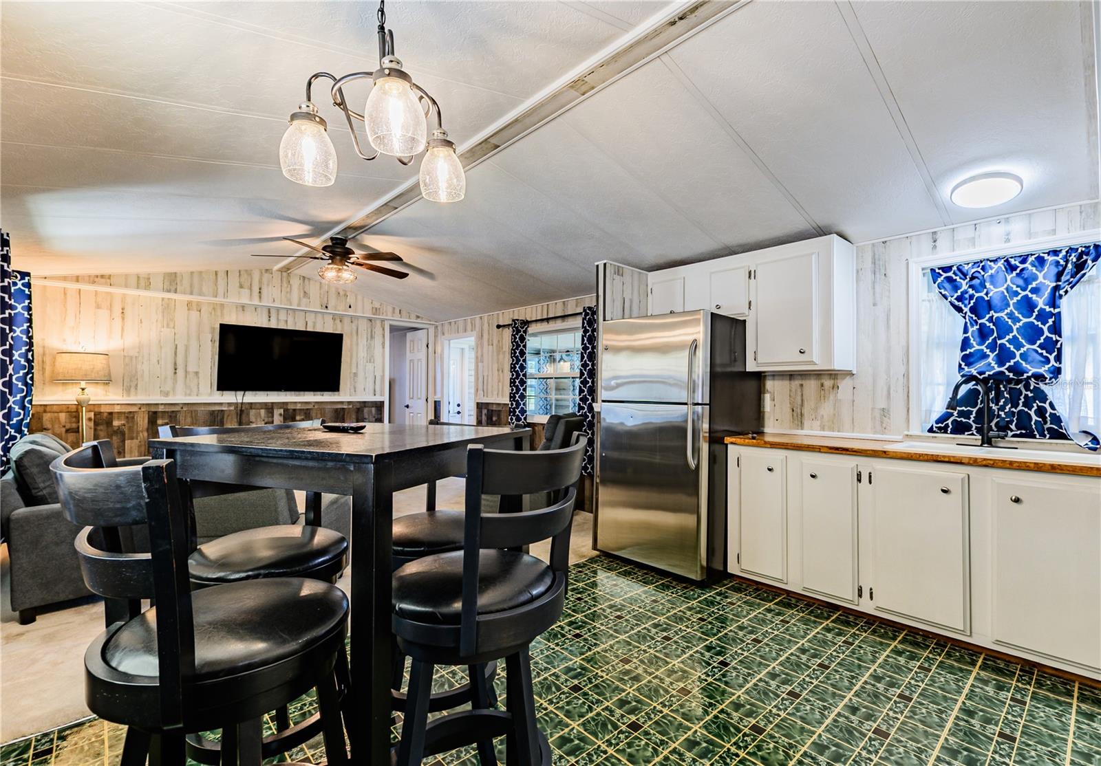 OAKS ROYAL MOBILE HOME SUB - Residential