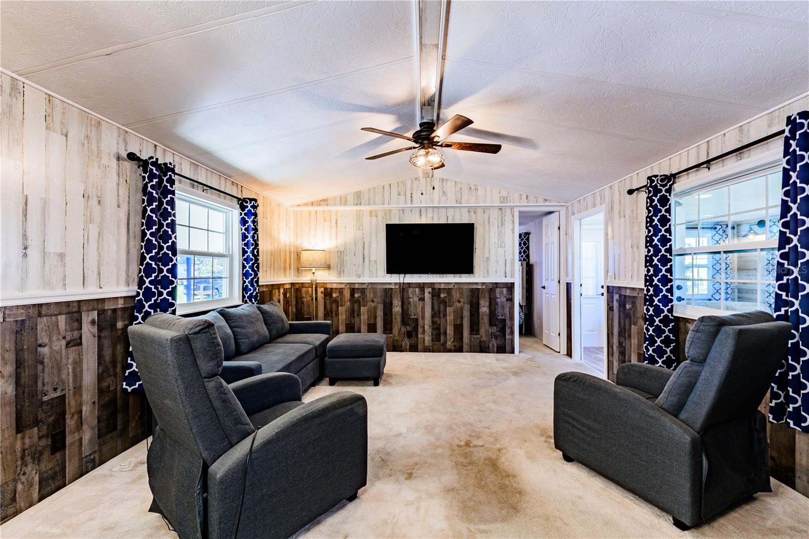 OAKS ROYAL MOBILE HOME SUB - Residential