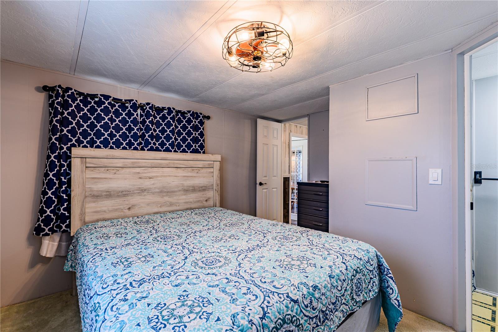 OAKS ROYAL MOBILE HOME SUB - Residential