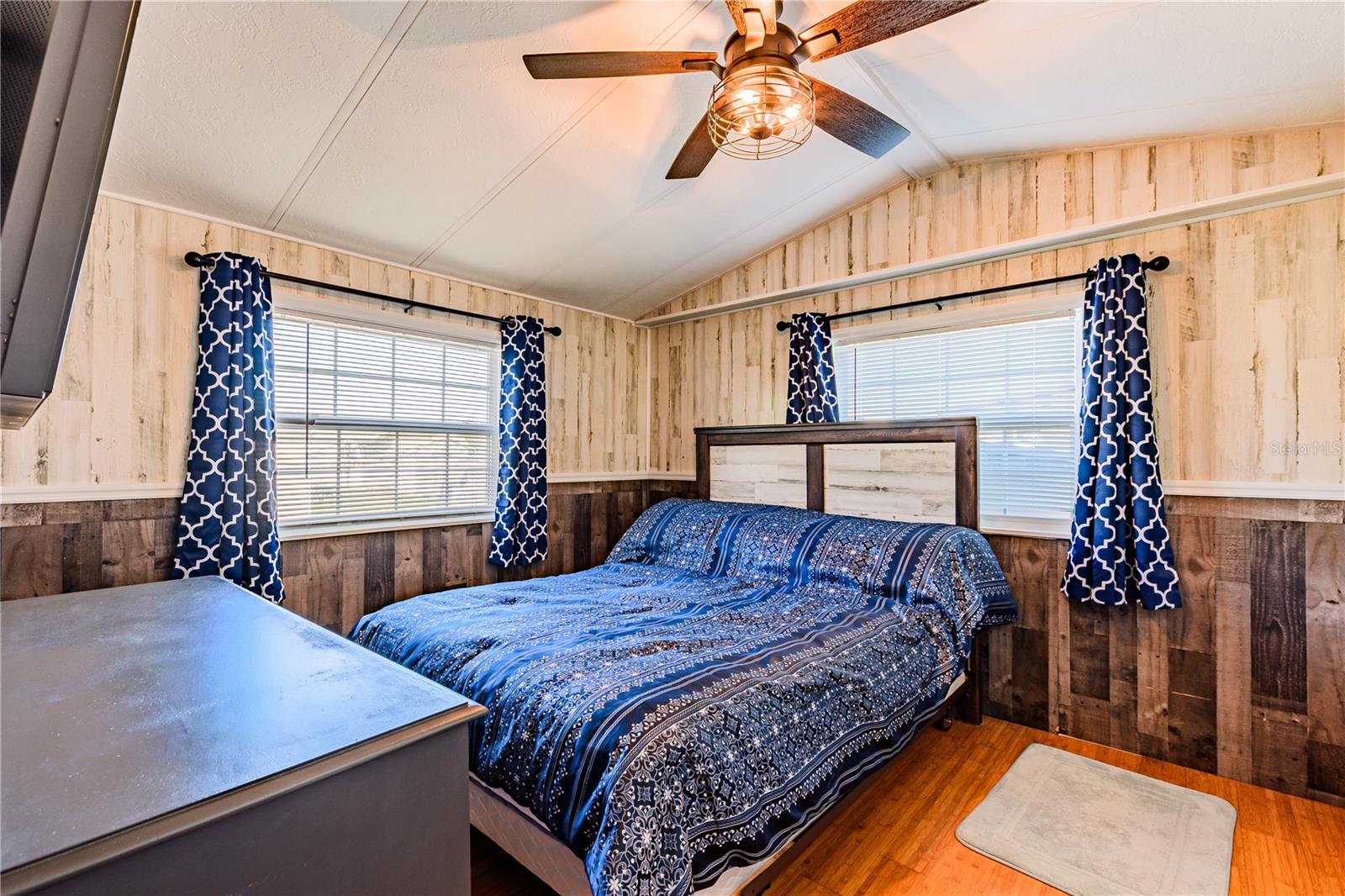 OAKS ROYAL MOBILE HOME SUB - Residential