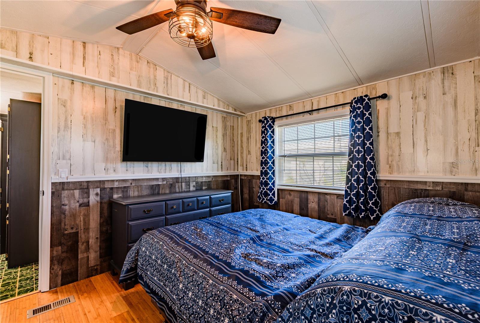 OAKS ROYAL MOBILE HOME SUB - Residential