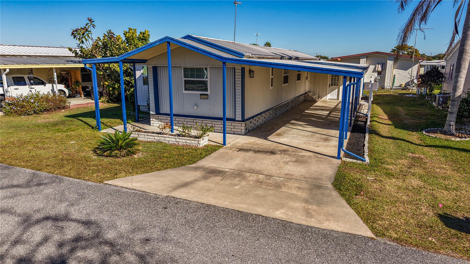 OAKS ROYAL MOBILE HOME SUB - Residential