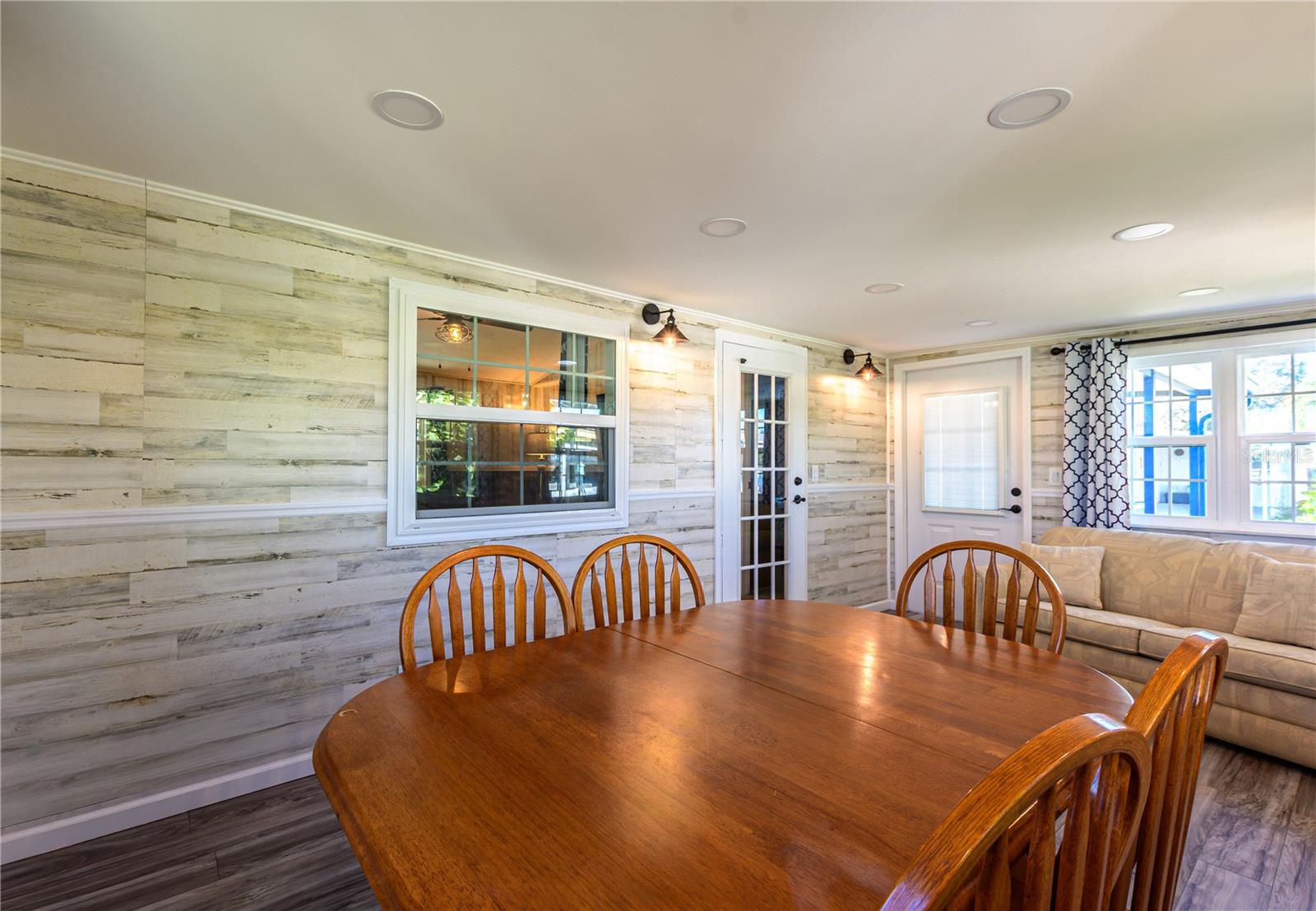 OAKS ROYAL MOBILE HOME SUB - Residential