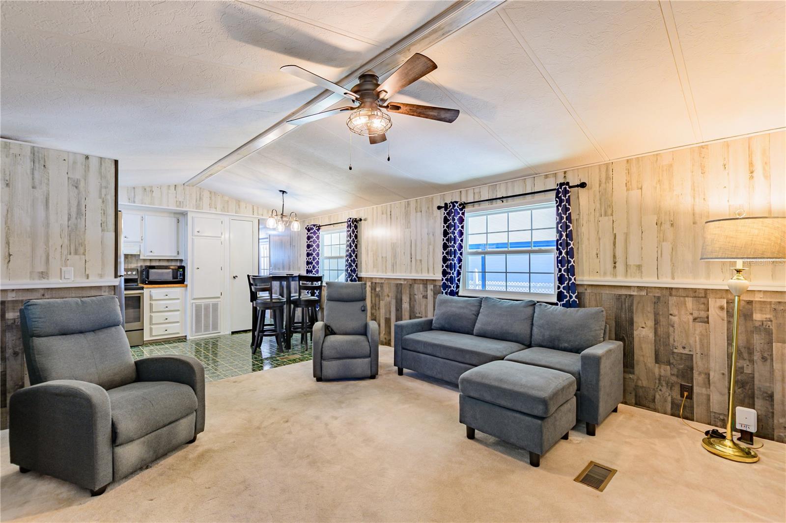 OAKS ROYAL MOBILE HOME SUB - Residential