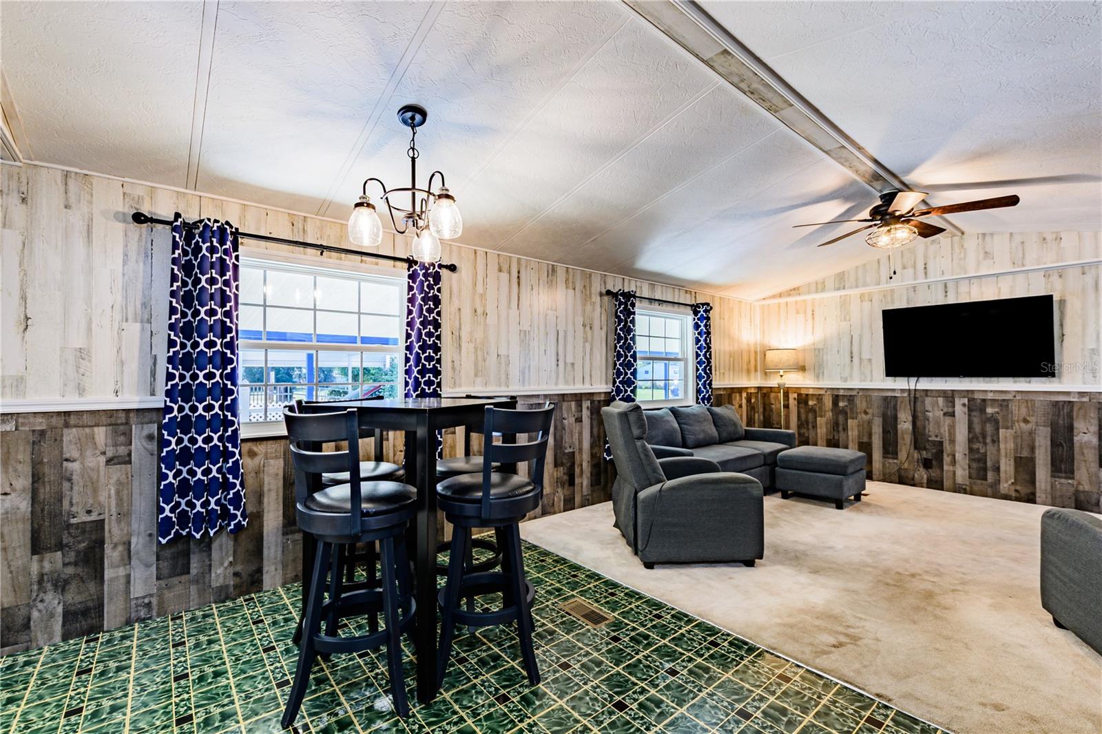 OAKS ROYAL MOBILE HOME SUB - Residential