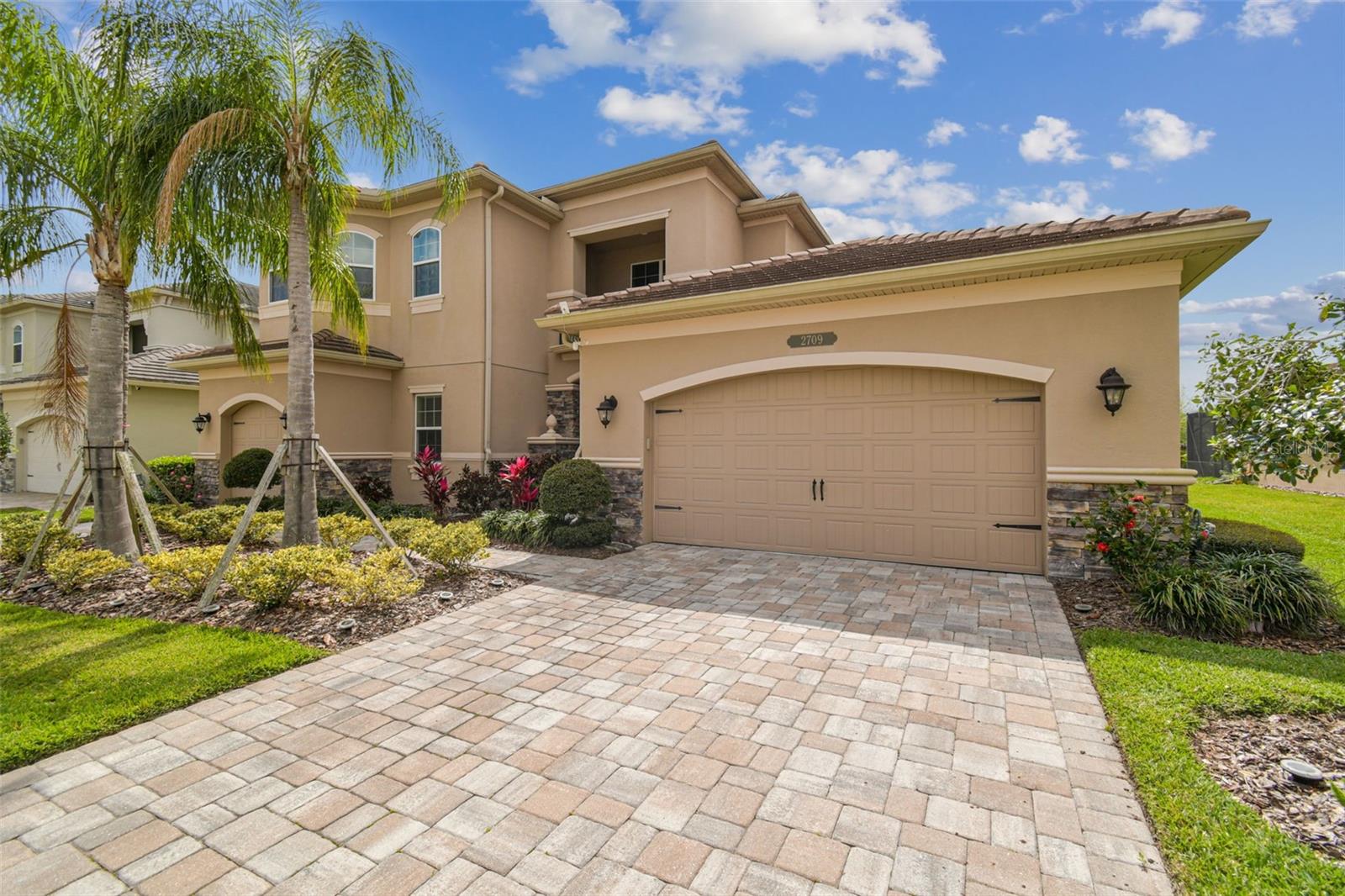 2709 COCO PALM CIRCLE