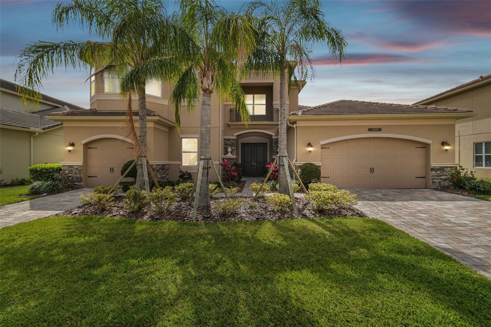 2709 COCO PALM CIRCLE