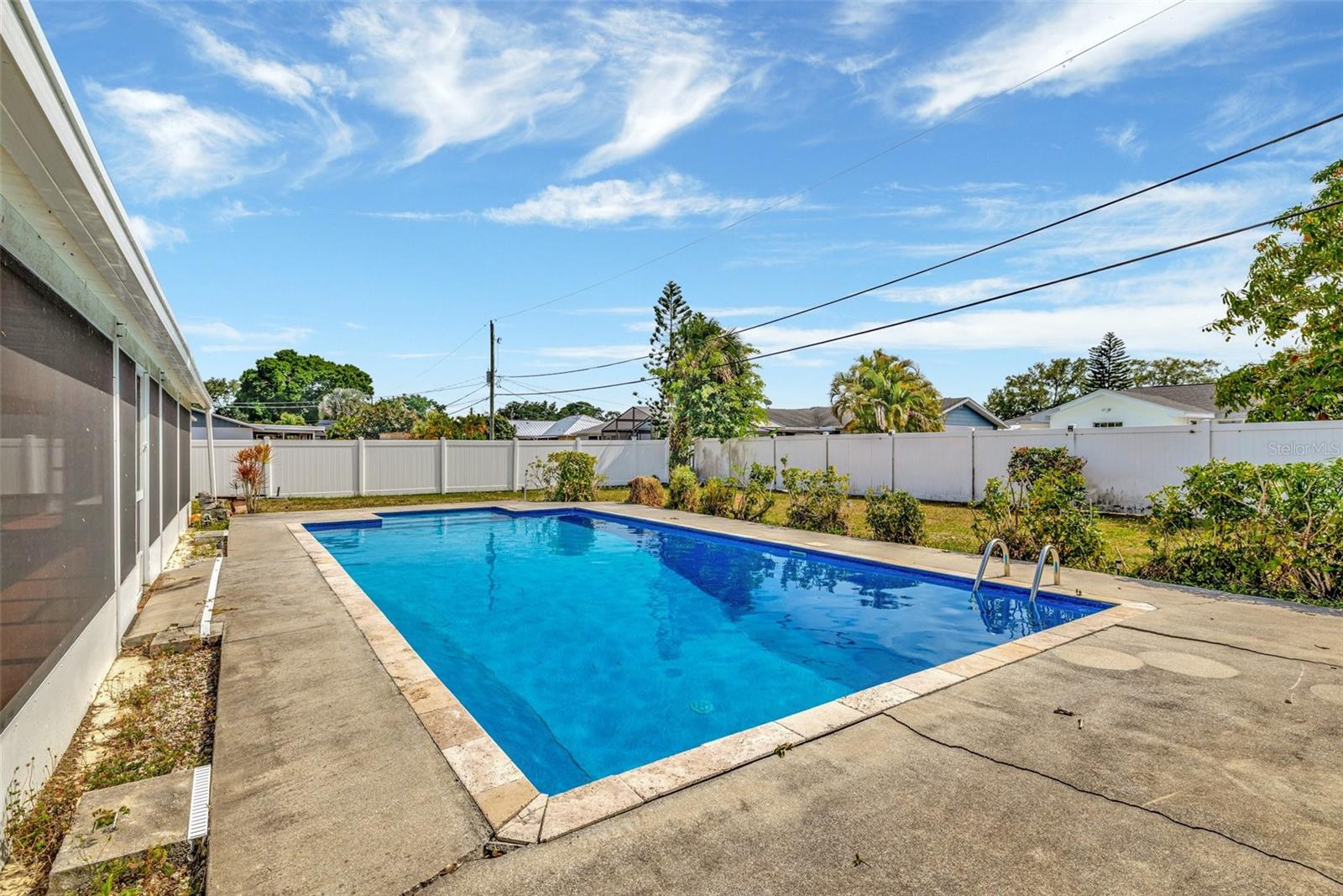 566 SE FLORESTA DRIVE