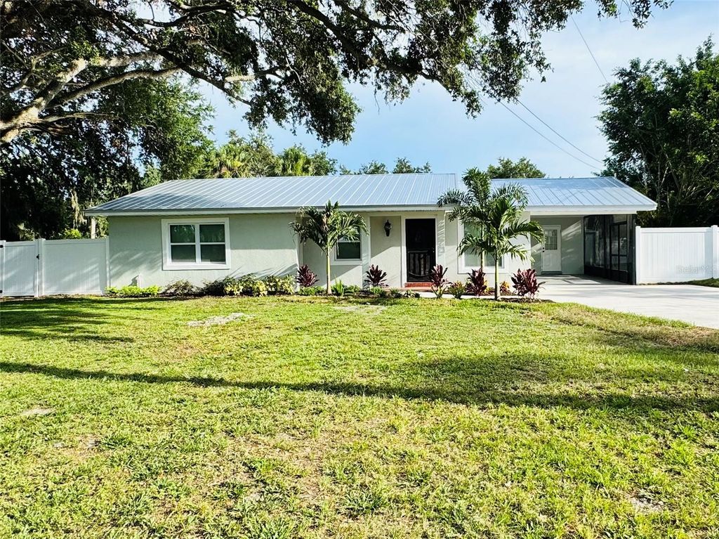 Photo of 7013 Symmes Road, Gibsonton, FL 33534 (MLS # A4658860)