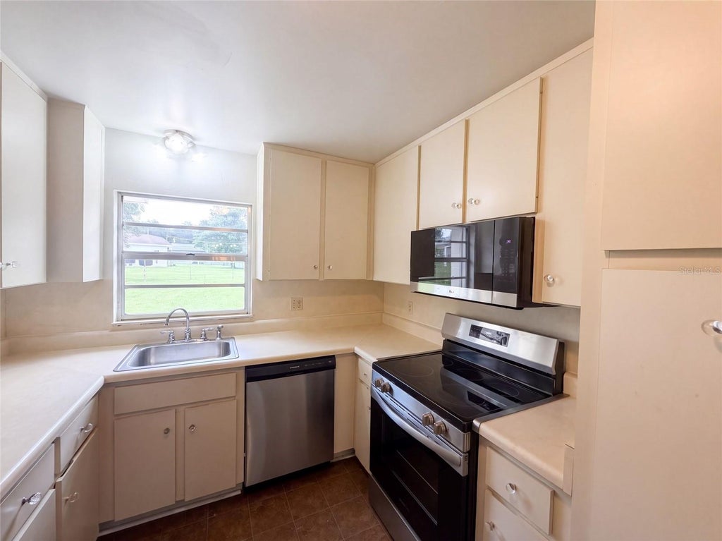 Photo of 4427 Pinebrooke Place, Dover, FL 33527 (MLS # O6442988)
