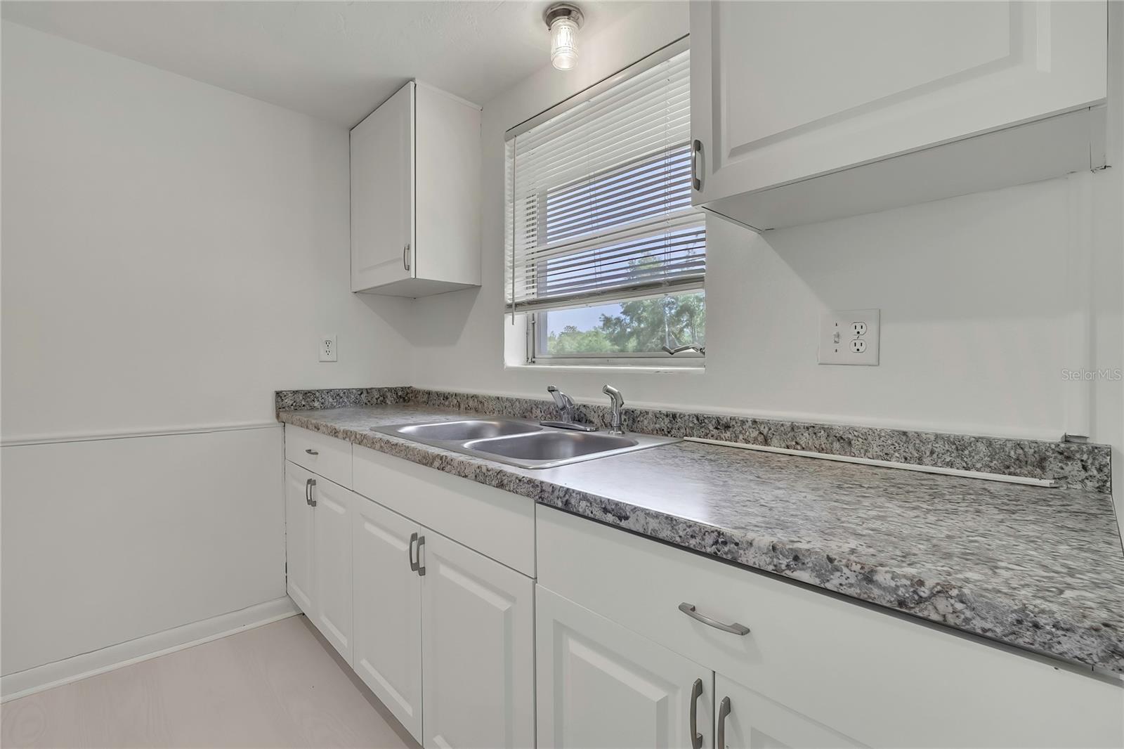 BEVERLY HILLS UNIT 03A - Residential