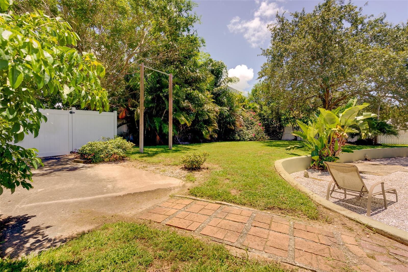 EAGLES NEST GARDENS ESTATES - Residential Lease