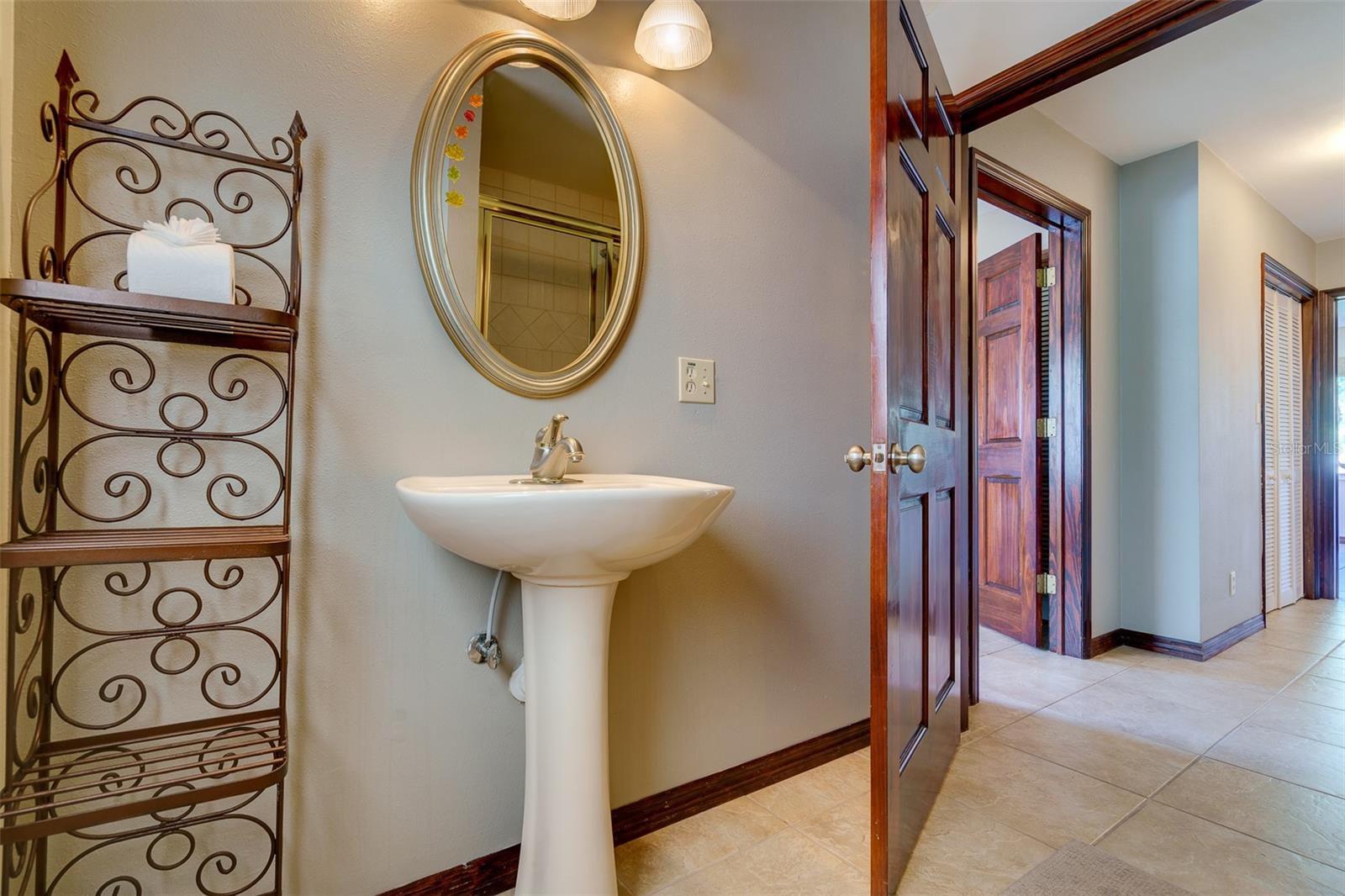 EAGLES NEST GARDENS ESTATES - Residential Lease