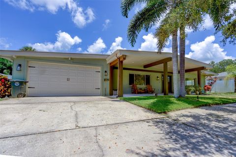 215 GARDEN CIRCLE BELLEAIR FL 33756