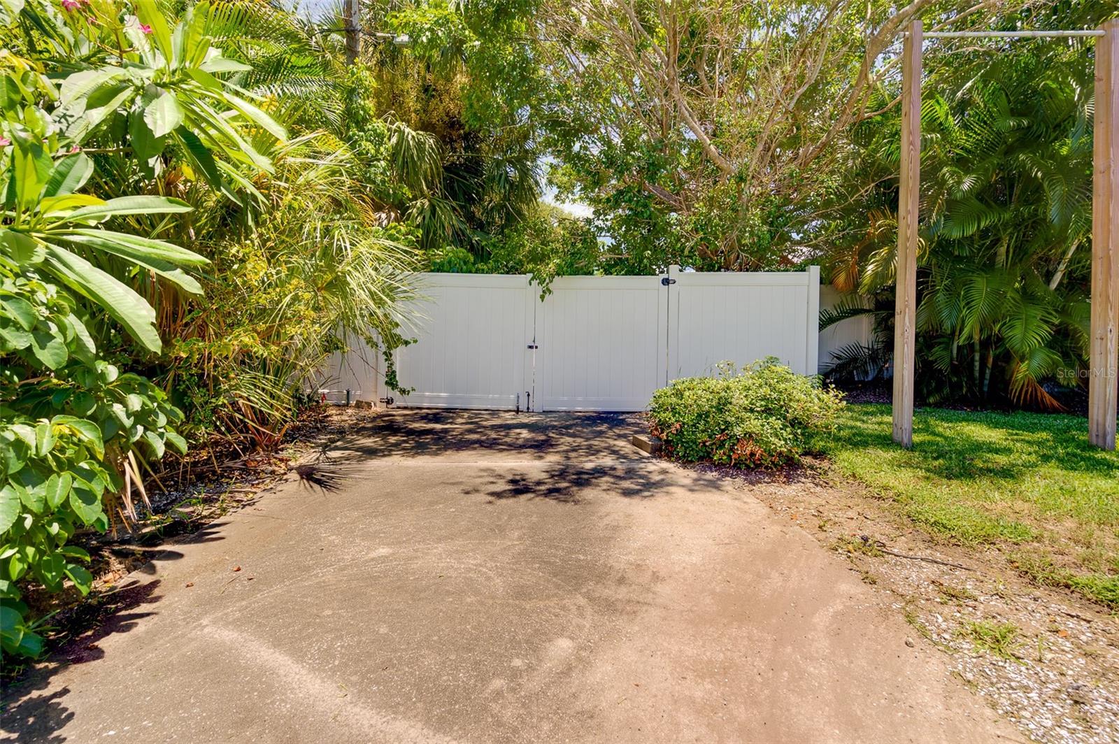 EAGLES NEST GARDENS ESTATES - Residential Lease