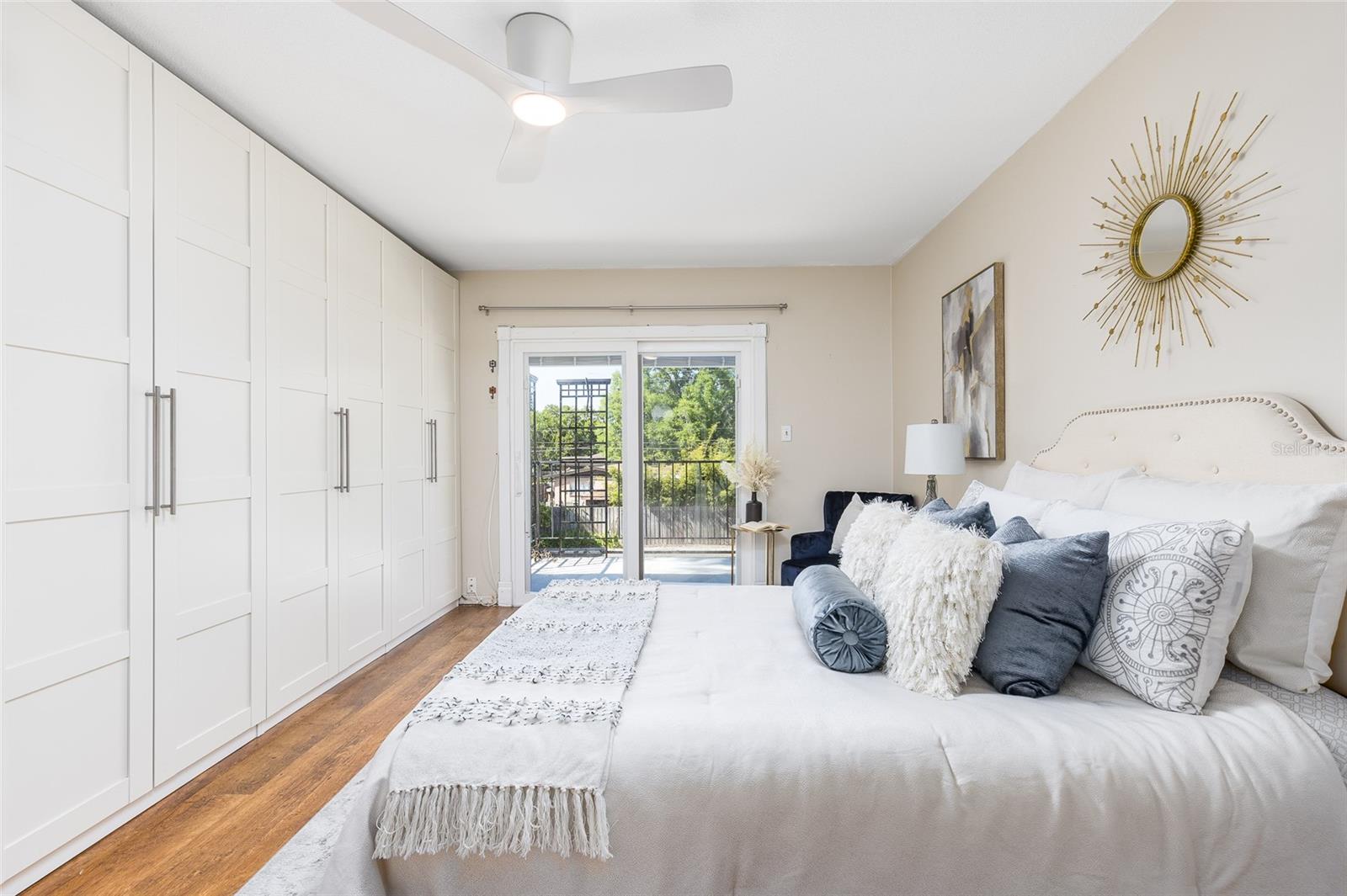 OAKS CONDO - Residential