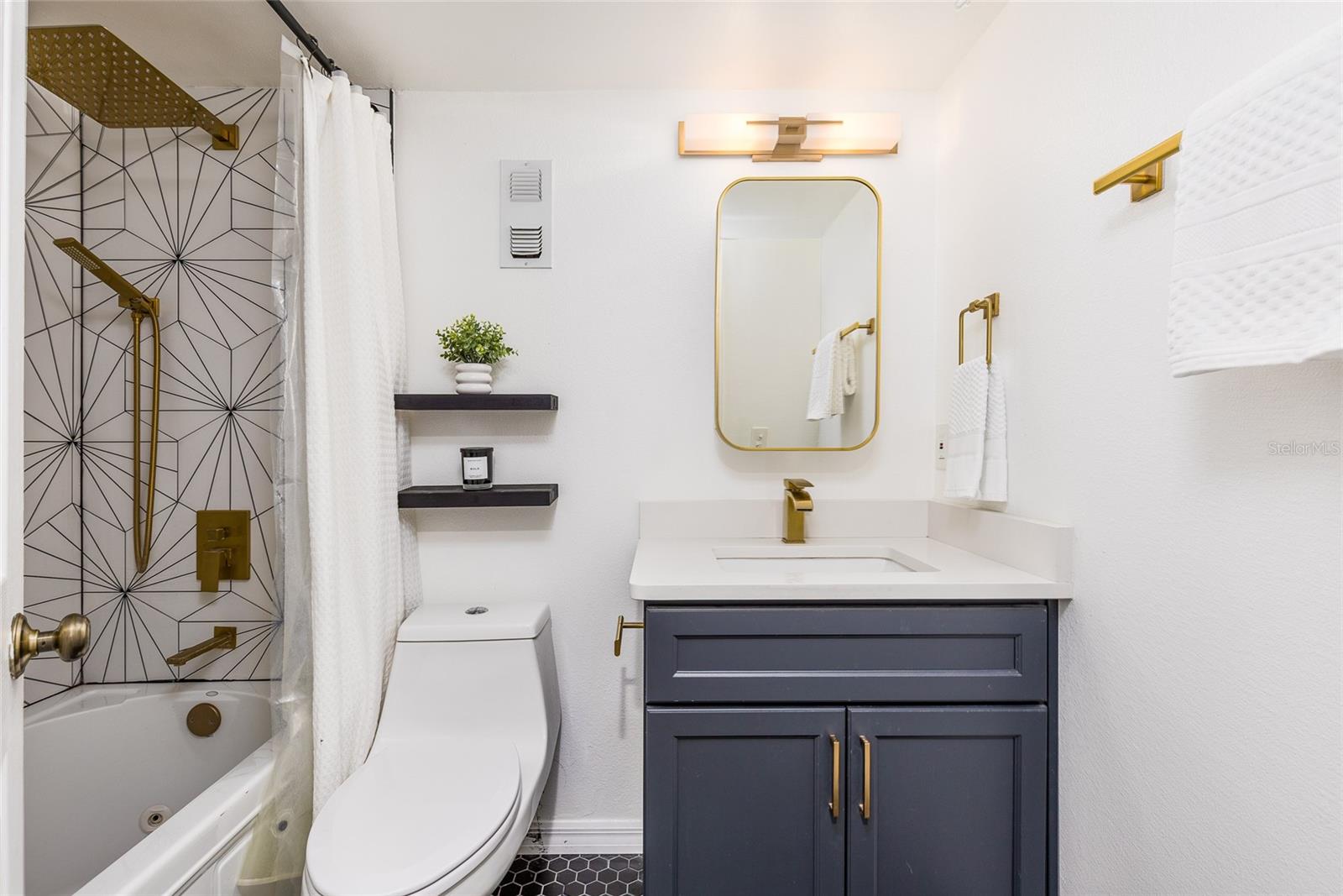 OAKS CONDO - Residential