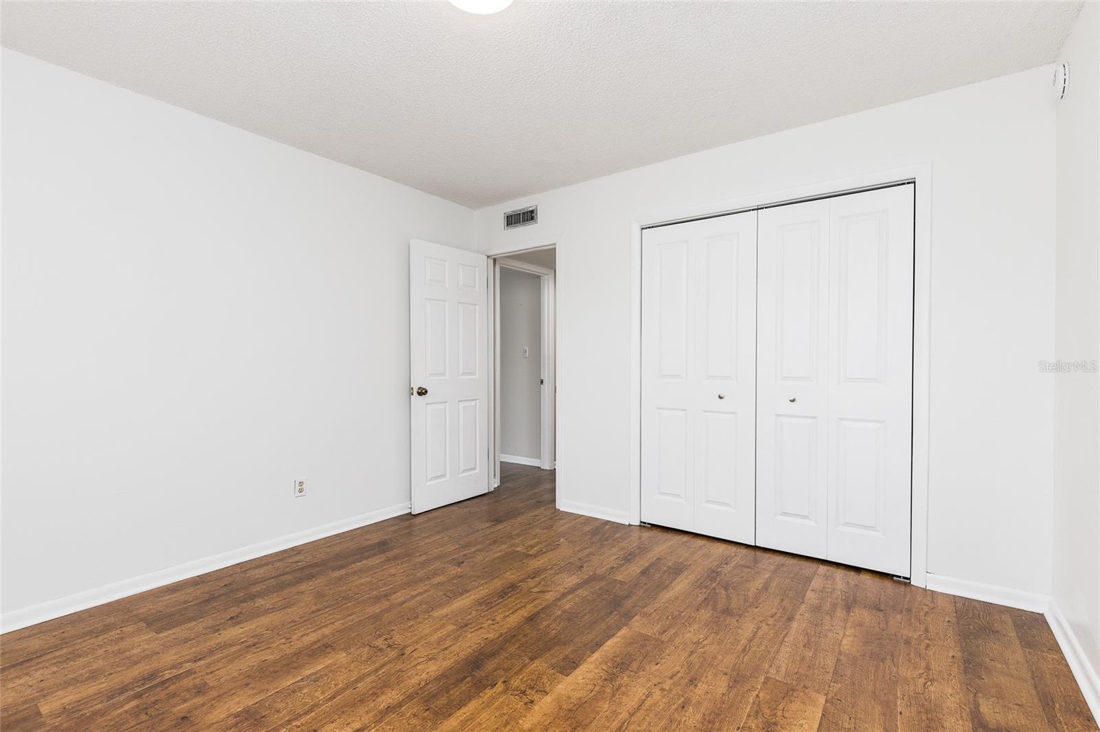 OAKS CONDO - Residential