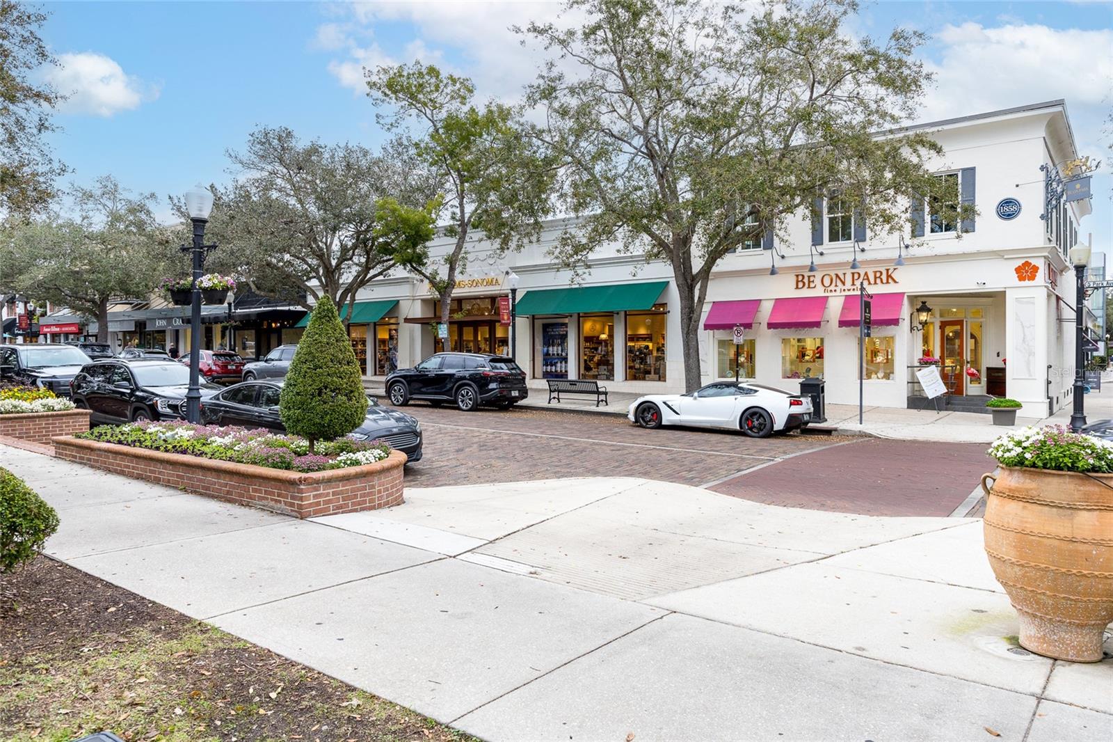 OAKS CONDO - Residential