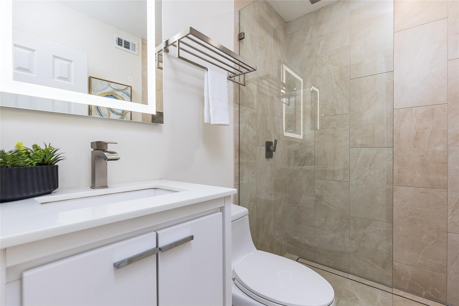 OAKS CONDO - Residential