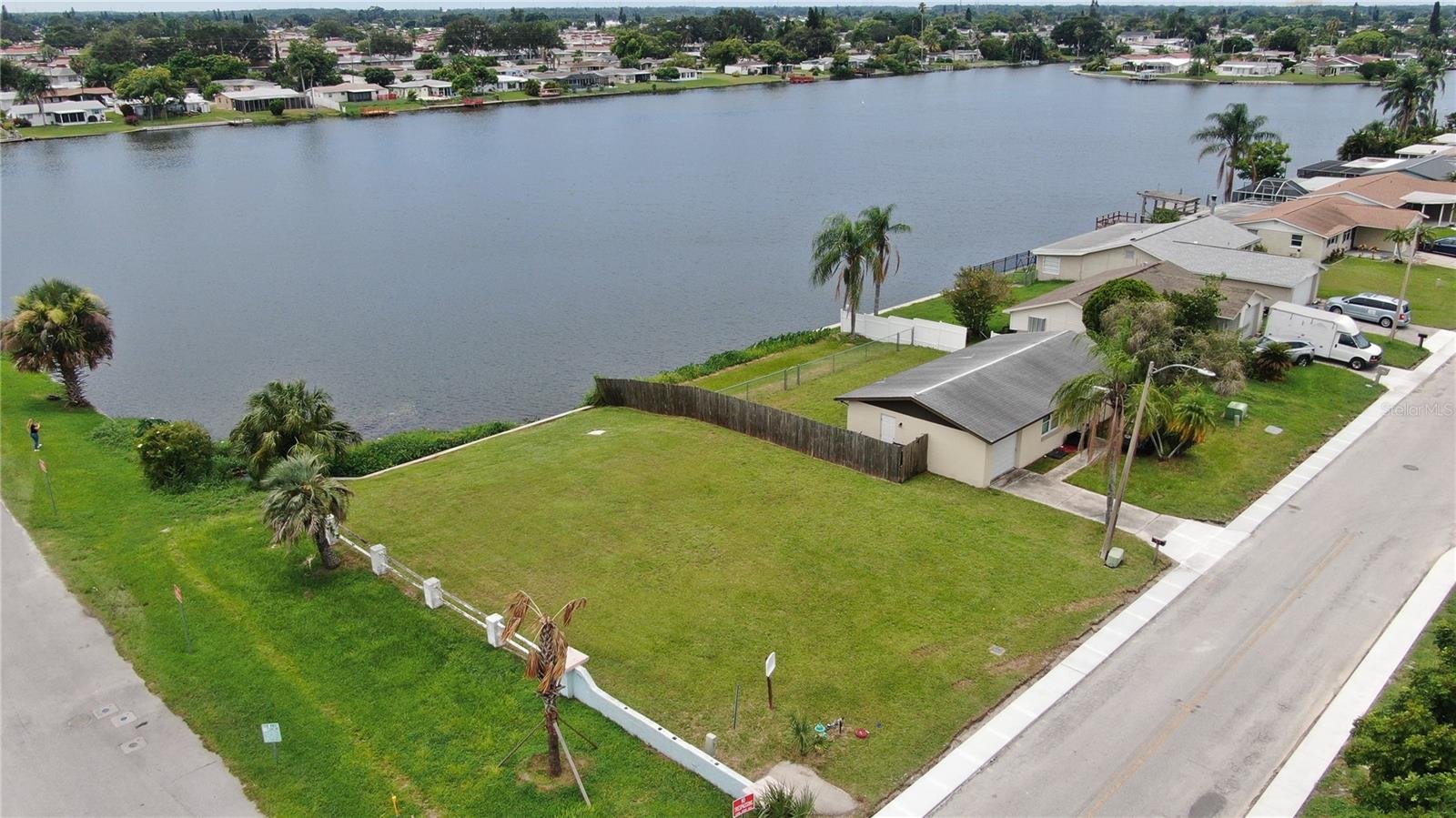 ALOHA GARDENS - Land