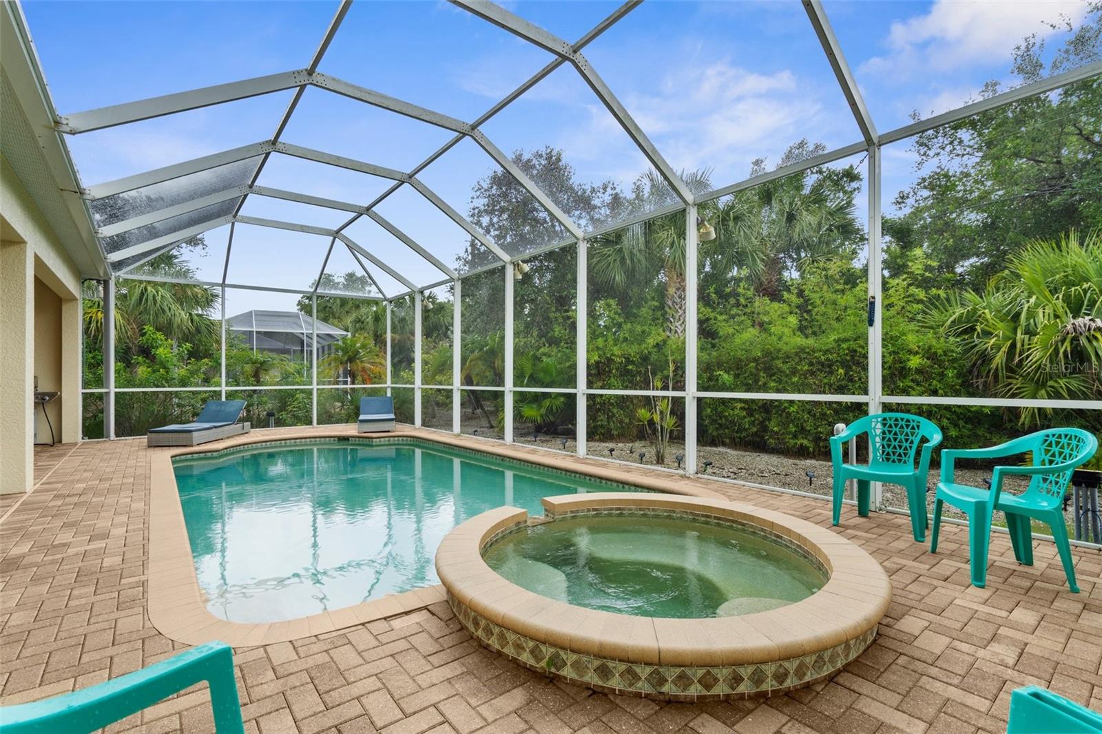 2453 HARBOUR DRIVE