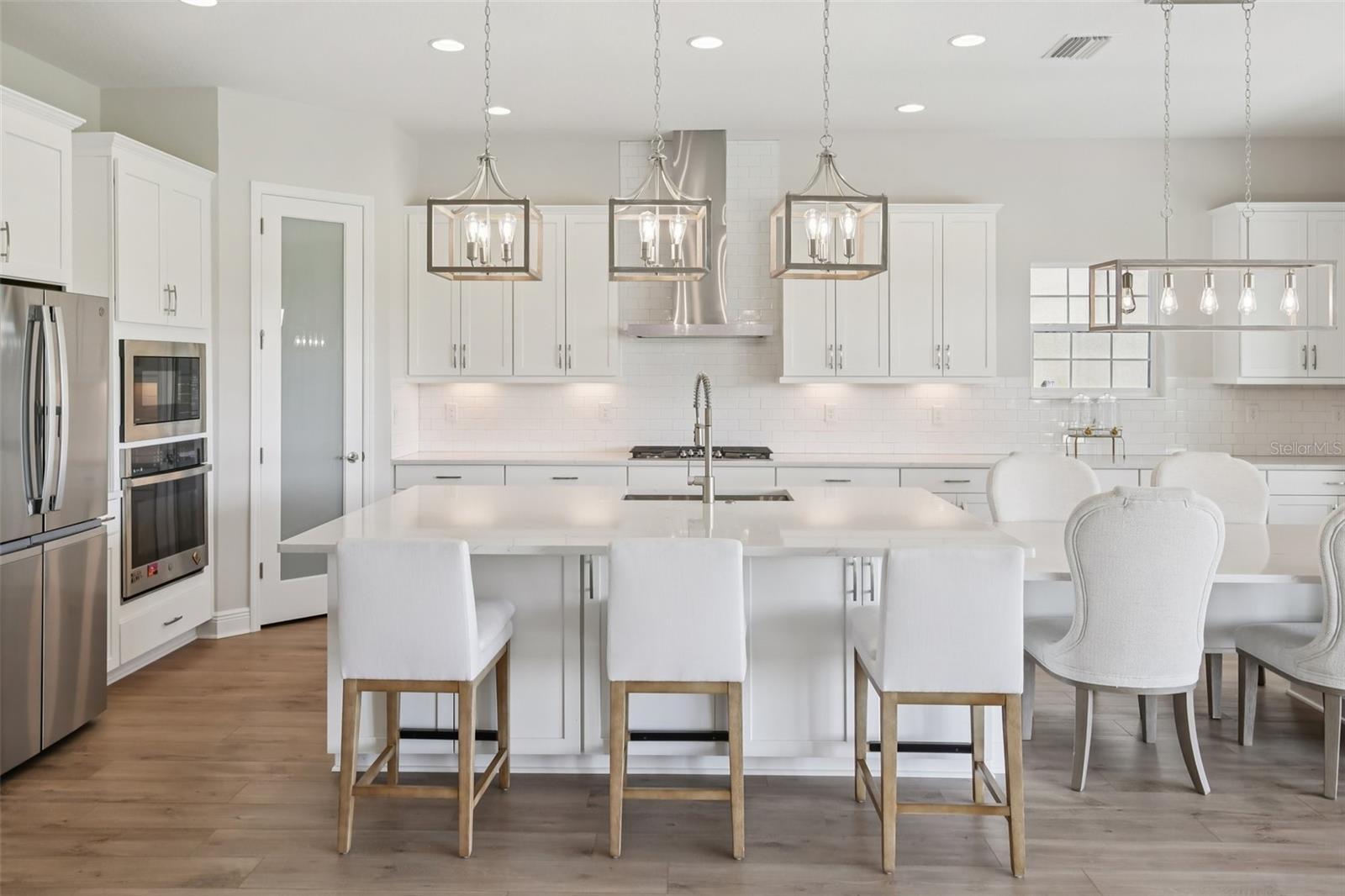 HINTON HAWKSTONE - Residential