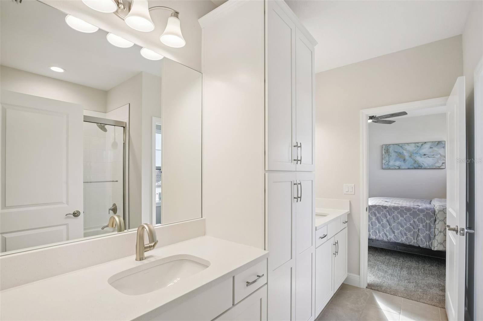 HINTON HAWKSTONE - Residential