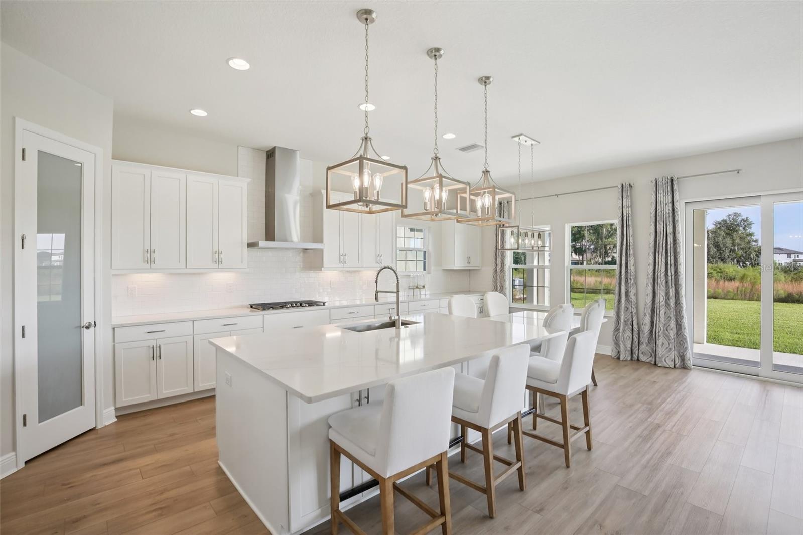 HINTON HAWKSTONE - Residential