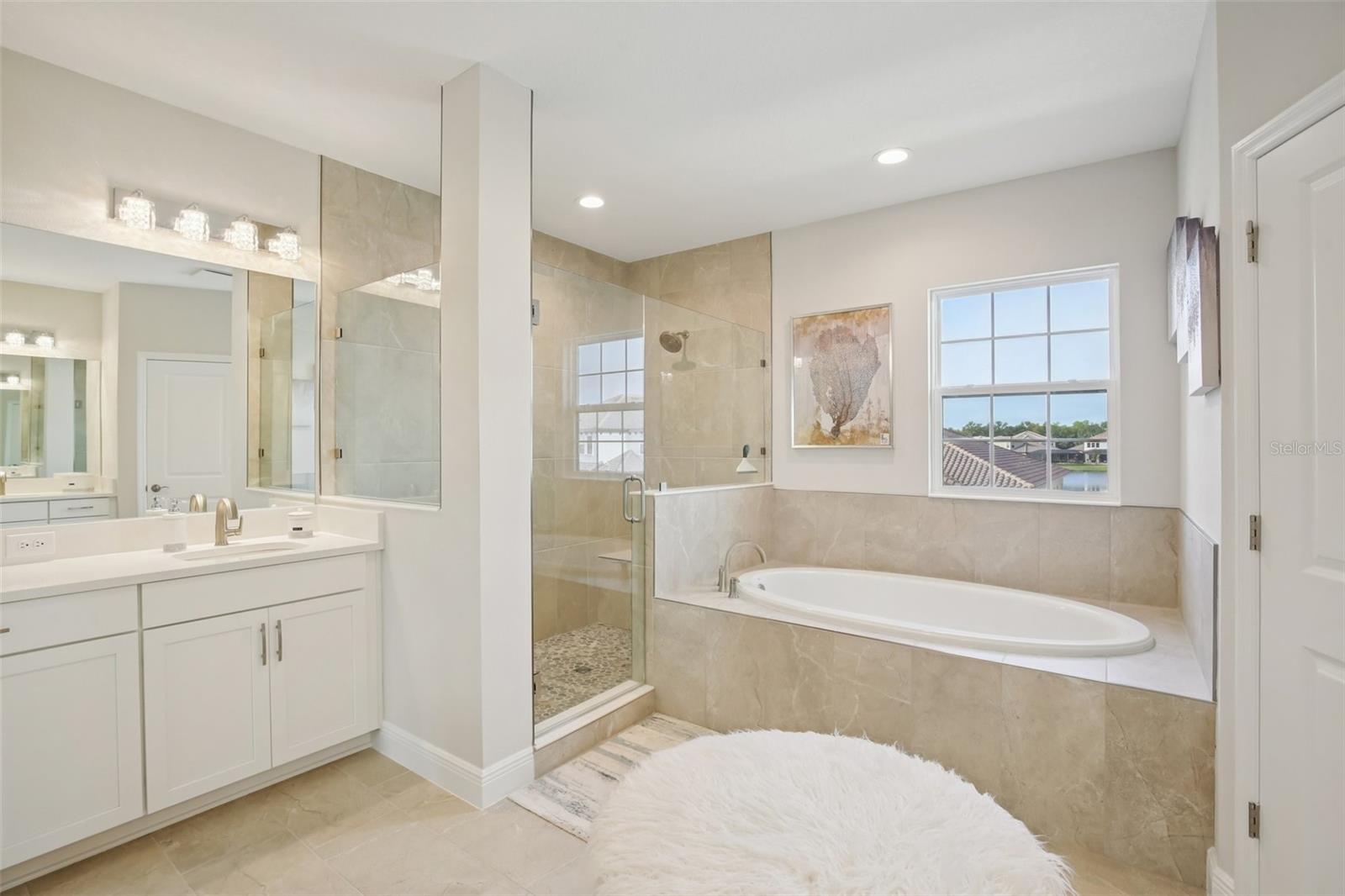 HINTON HAWKSTONE - Residential