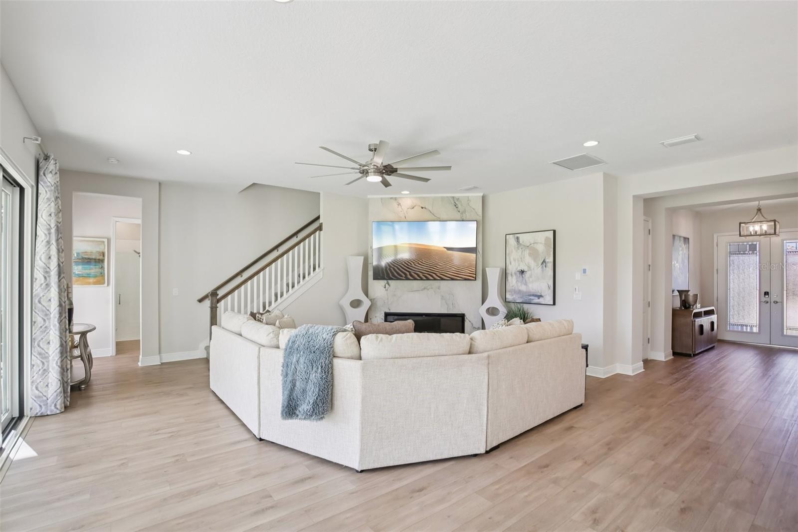 HINTON HAWKSTONE - Residential