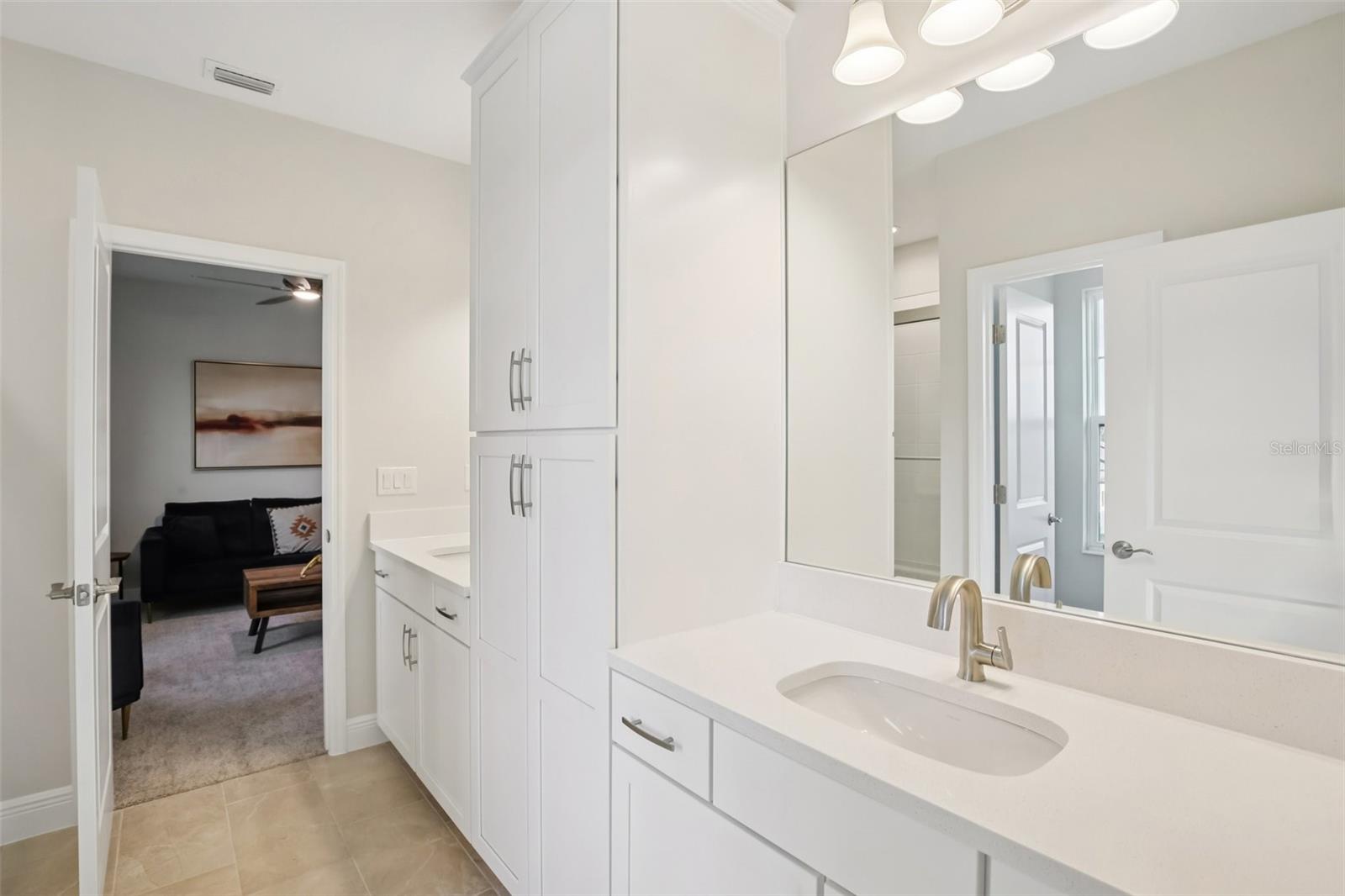 HINTON HAWKSTONE - Residential