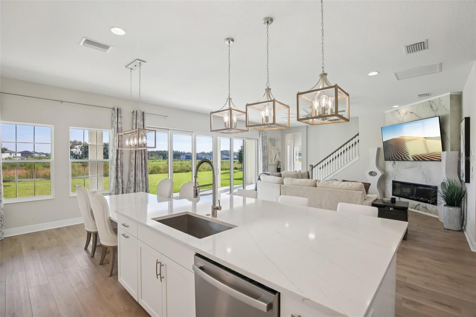 HINTON HAWKSTONE - Residential
