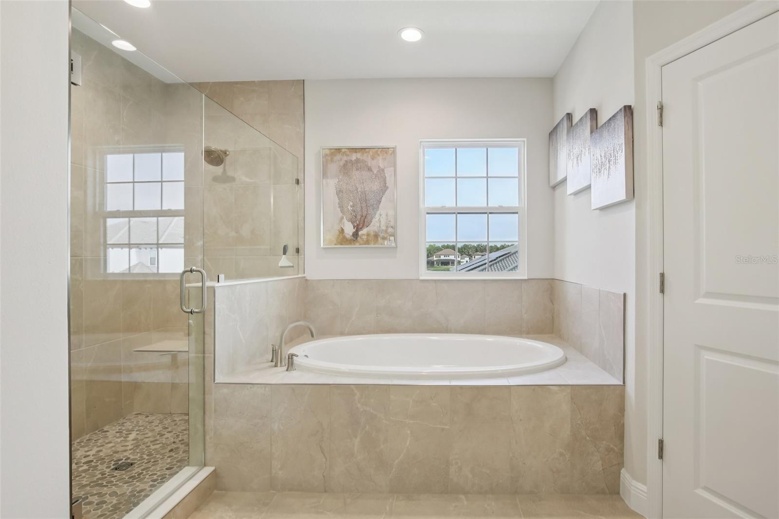HINTON HAWKSTONE - Residential