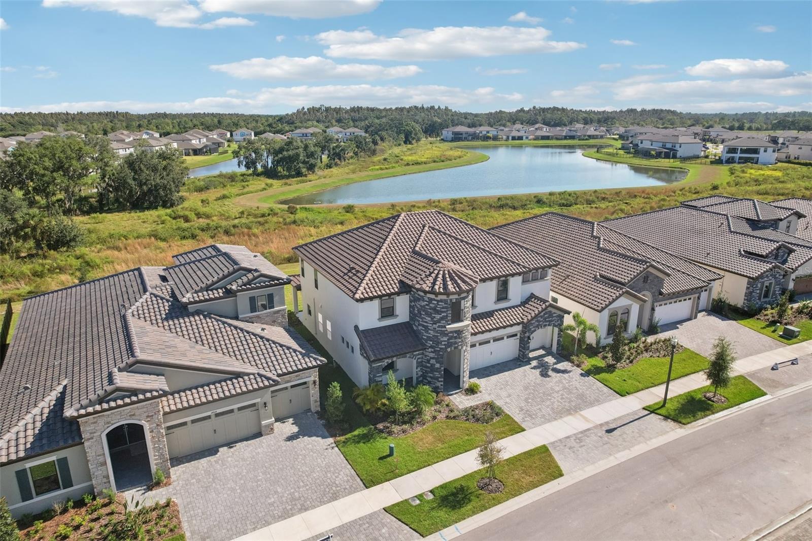 HINTON HAWKSTONE - Residential