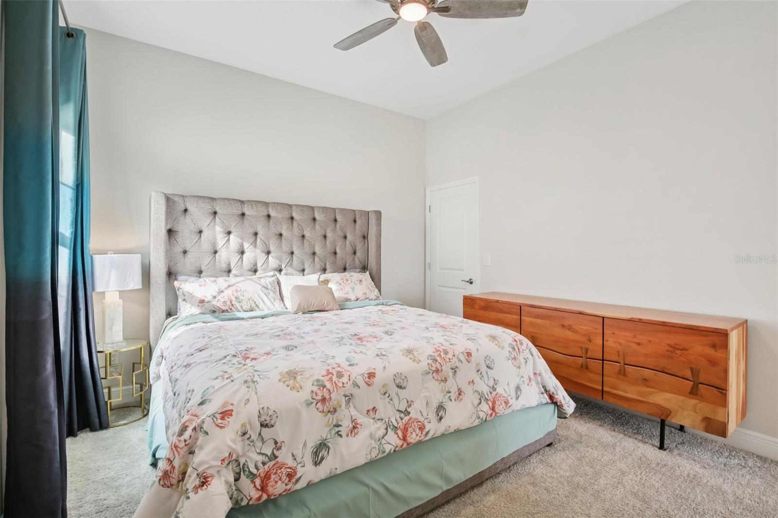 HINTON HAWKSTONE - Residential