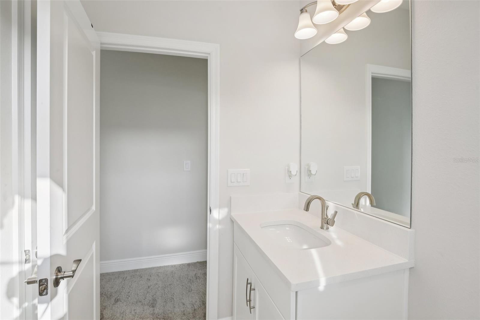 HINTON HAWKSTONE - Residential