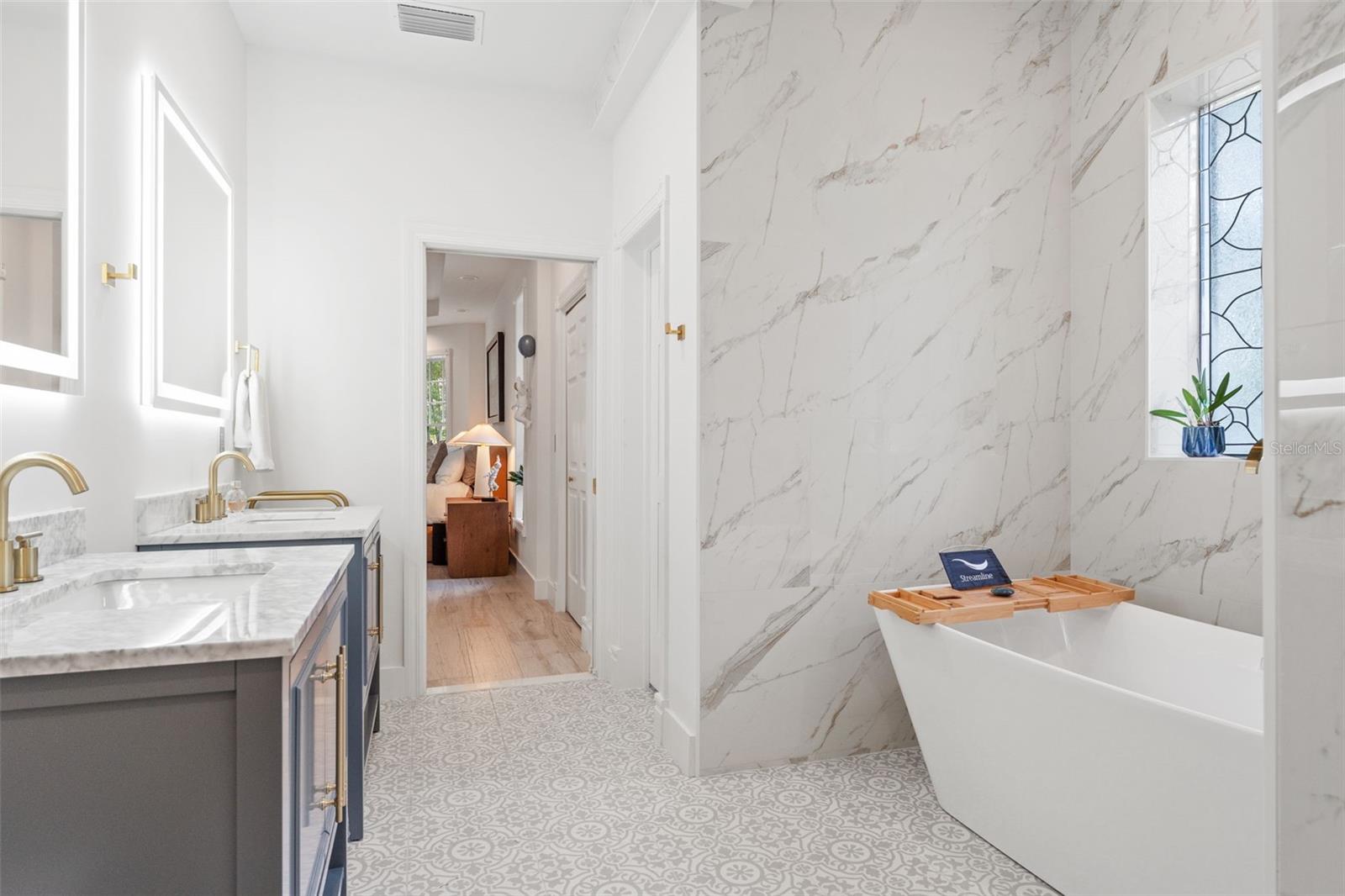 ACERAGE - Residential