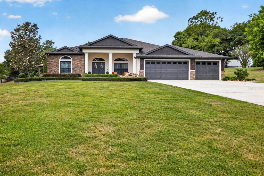 Photo of 11311 Grandview Drive, Dade City, FL 33525 (MLS # TB8501349)