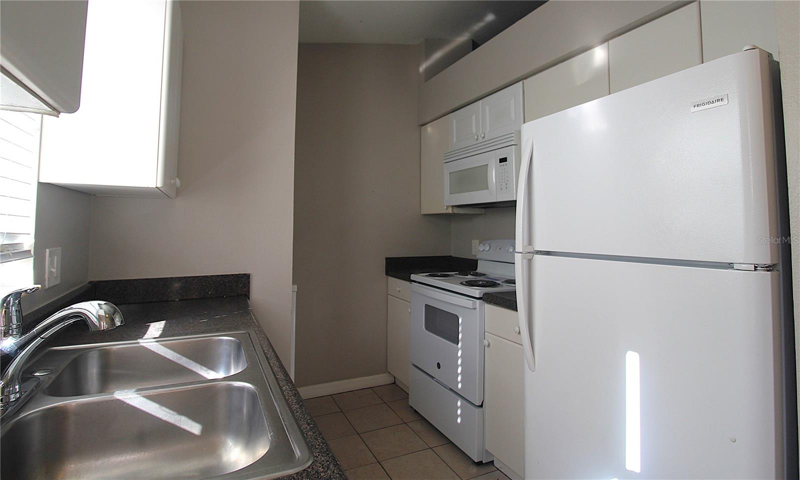 CRESTLINE - Residential Lease