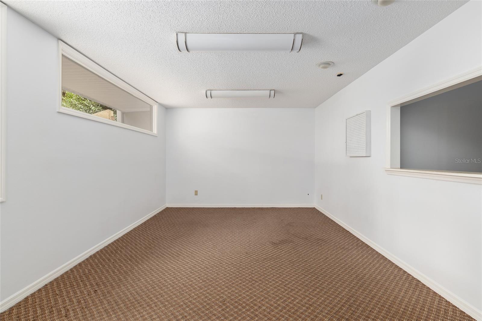 STARTING GATE OFFICE COMPLEX - Commercial Sale